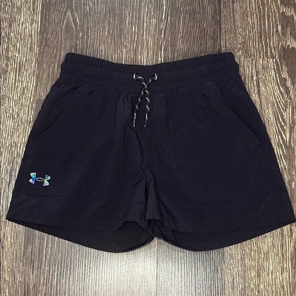 Girls youth medium under armour black athletic shorts with shiny logo and tie - Picture 1 of 5